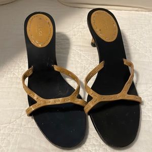 Gucci leather sandals/slides.